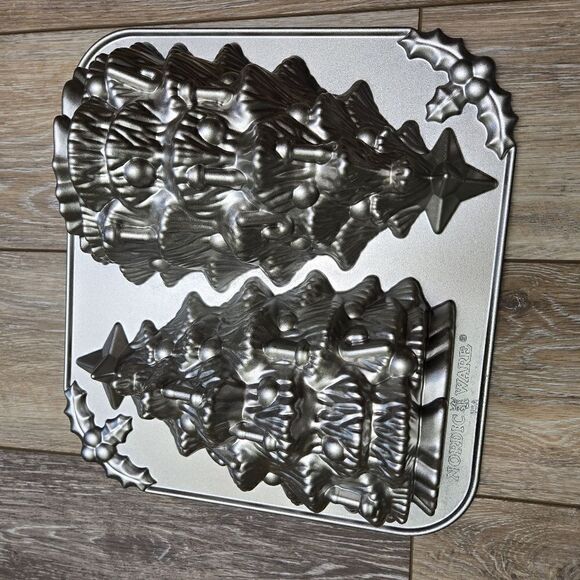 Nordic Ware Christmas Tree 3D Cast Aluminum Baking Pan new in box - Picture 3 of 11